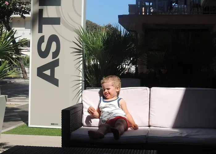 Design Astra فندق